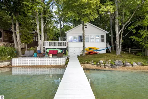 145 Central St, Traverse City, MI 49685