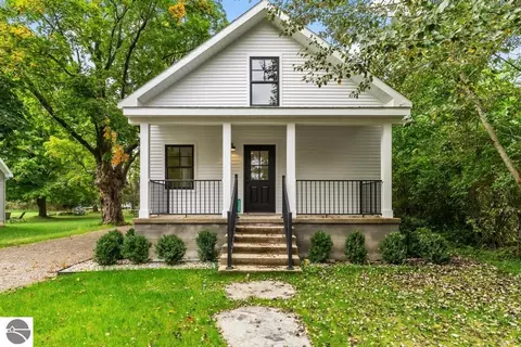 1205 State St, Charlevoix, MI 49720