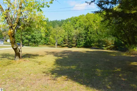 8568 W Ludington Dr, Lake, MI 48632
