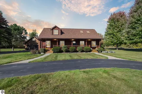 1510 Luce Ct, Alma, MI 48801