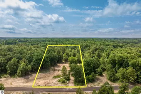 4717 Leaning Birch Dr, Traverse City, MI 49685