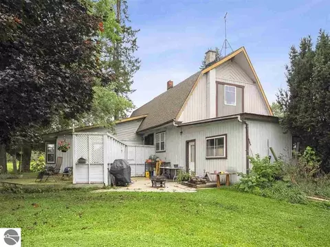 2322 N M-66, East Jordan, MI 49727