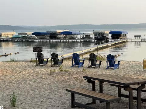 Arbutus Lane, Beulah, MI 49617