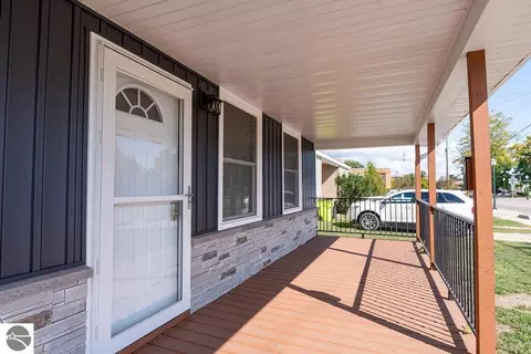 Exterior - 216 W Fifth St, Clare, MI 48617 photo 6 of 9