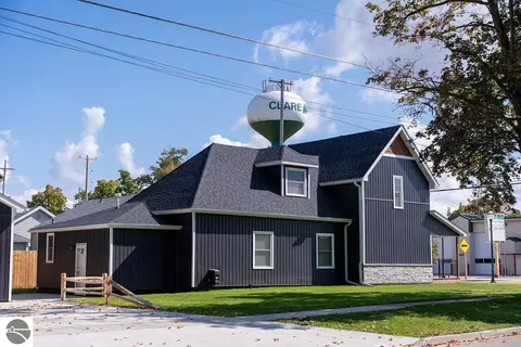 Exterior - 216 W Fifth St, Clare, MI 48617 photo 2 of 9