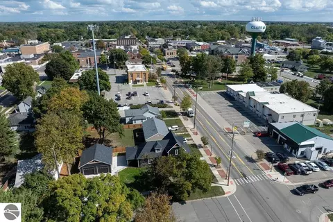View/Area - 216 W Fifth St, Clare, MI 48617 photo 2 of 3