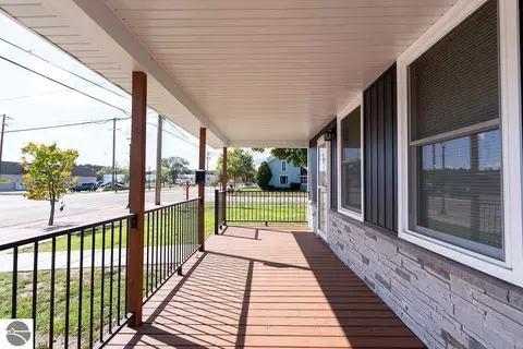 Exterior - 216 W Fifth St, Clare, MI 48617 photo 8 of 9