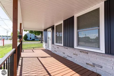 Exterior - 216 W Fifth St, Clare, MI 48617 photo 7 of 9
