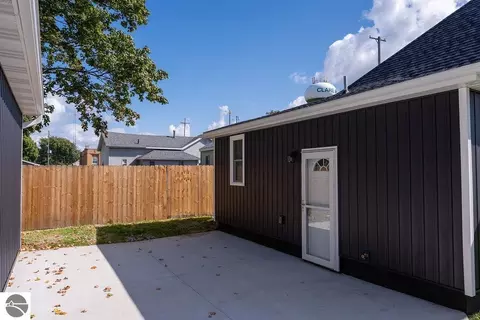Exterior - 216 W Fifth St, Clare, MI 48617 photo 4 of 9