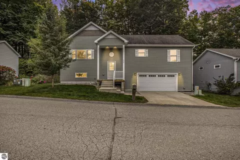 220 Parkview Dr, Kingsley, MI 49649