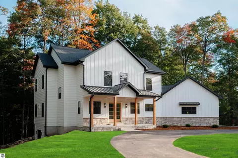 8293 E Boca Vista Trl, Traverse City, MI 49684