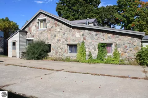 316 S Coral St, Kalkaska, MI 49646
