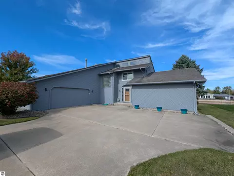 2923 Midshipman Dr, Au Gres, MI 48703