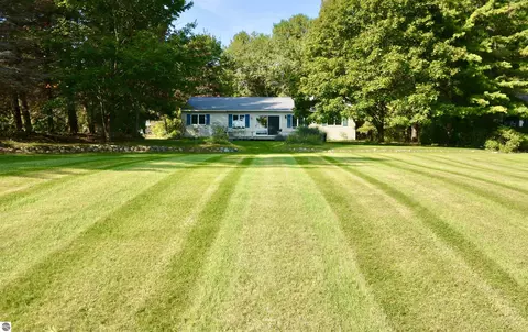 4213 E Oxford Dr, Leland, MI 49654