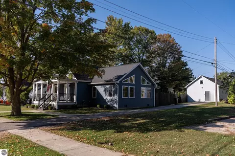308 S 3rd St, Shepherd, MI 48883