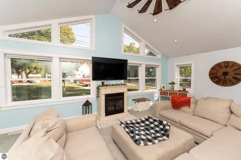 Living - 308 S 3rd St, Shepherd, MI 48883 photo 4 of 6