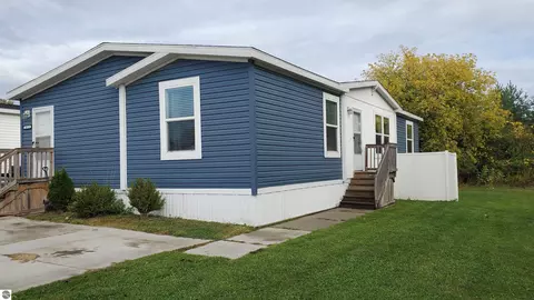 1024 Pebble Crk, Mount Pleasant, MI 48858