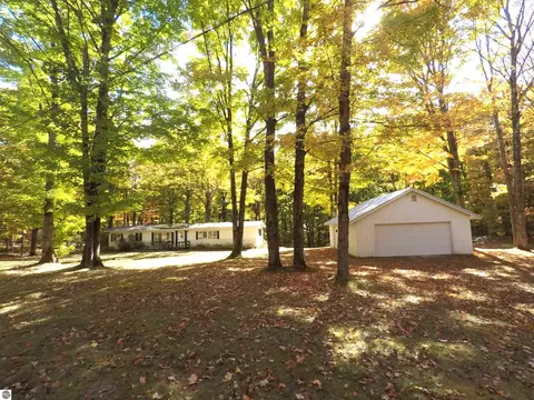 7841 W 28 Rd, Harrietta, MI 49638