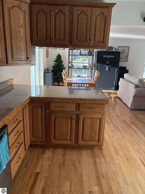 Kitchen - 99 N Alamando Rd, Shepherd, MI 48883 photo 4 of 5