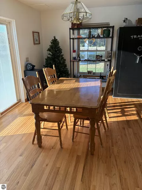 Dining - 99 N Alamando Rd, Shepherd, MI 48883 photo 2 of 3