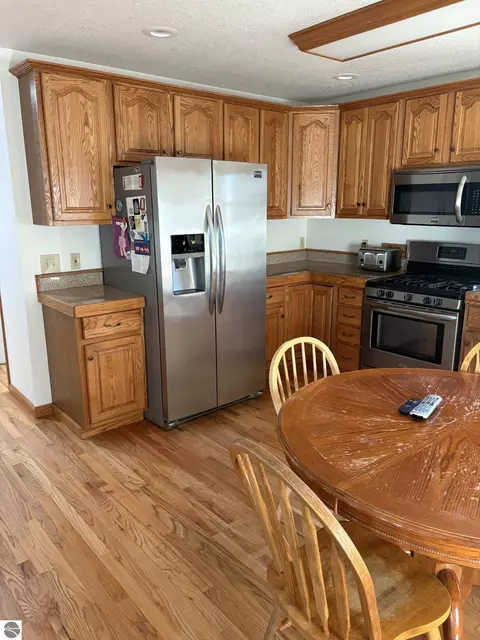 Kitchen - 99 N Alamando Rd, Shepherd, MI 48883 photo 2 of 5