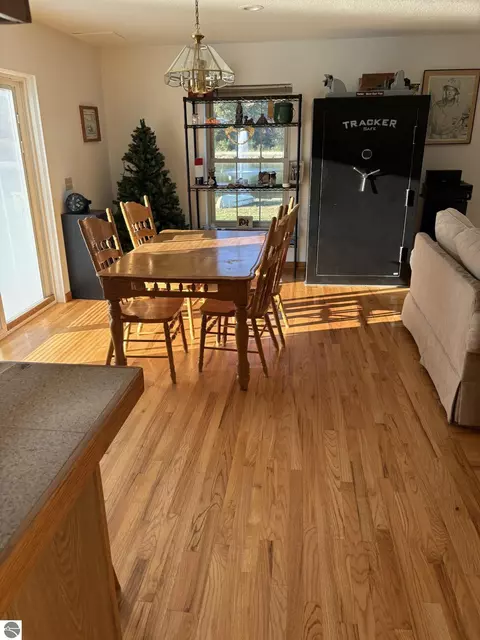 Dining - 99 N Alamando Rd, Shepherd, MI 48883 photo 1 of 3