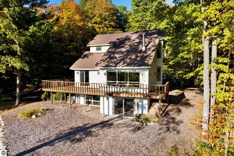 6441 Wind Ridge Ln, Bellaire, MI 49615