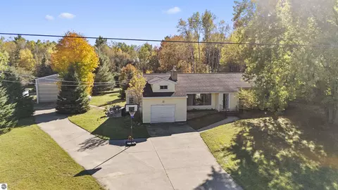 8780 E 30 12 Rd, Cadillac, MI 49601