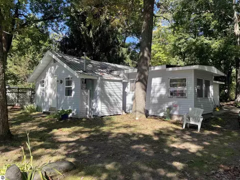 17068 Seventh St, Wellston, MI 49689