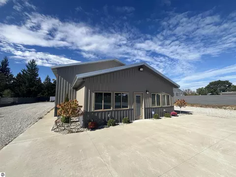 7107 Rapid City Rd NW, Rapid City, MI 49676