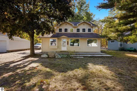 6531 Bixler Rd, Beulah, MI 49617