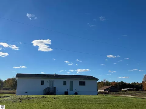 5614 Cavender Dr, Shepherd, MI 48883