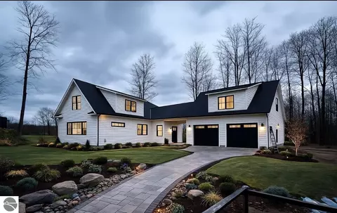 2215 Robinson Rdg, Bellaire, MI 49615