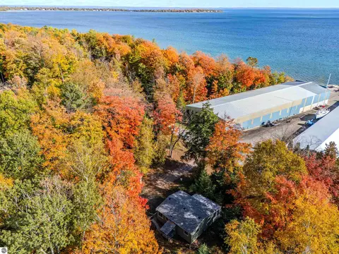 10835 N Shore Dr, Northport, MI 49670