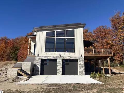 136 Mooney Way, Kewadin, MI 49648