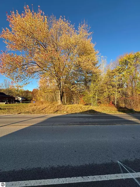 8698 Old State Ave, Farwell, MI 48622 photo 3