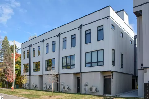 208 Gillis St #12, Traverse City, MI 49684