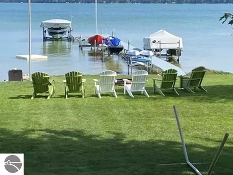 7614 Ingleston Dr, Beulah, MI 49617