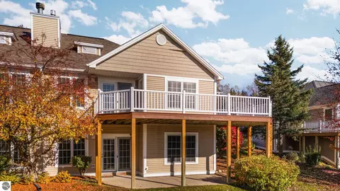 2947 Crown Pointe Dr #15, Traverse City, MI 49685