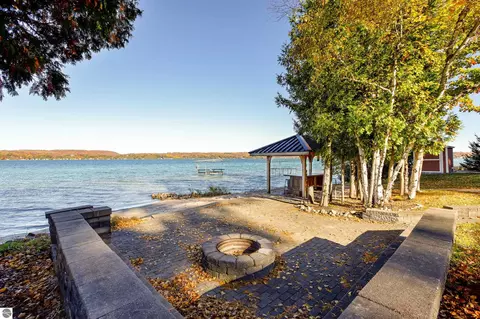 6019 Crystal Ave, Beulah, MI 49617