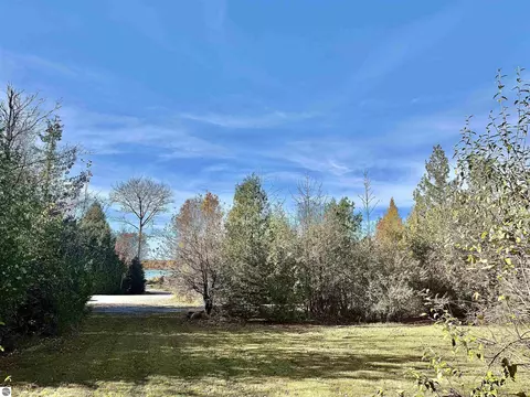 305 Rivershore Dr, Elk Rapids, MI 49629