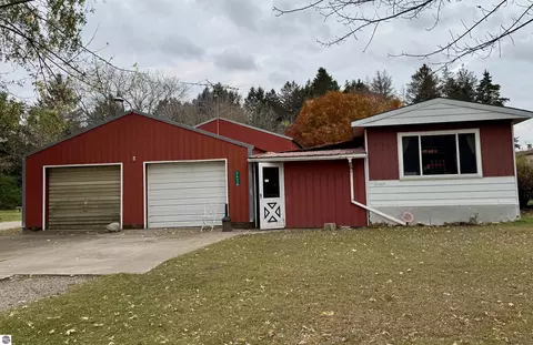 2430 Ruby St, Mount Pleasant, MI 48858