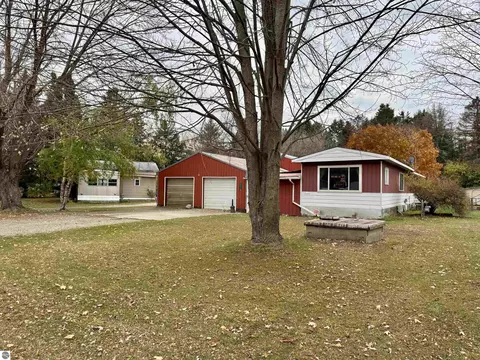 2430 Ruby St, Mount Pleasant, MI 48858 photo 2