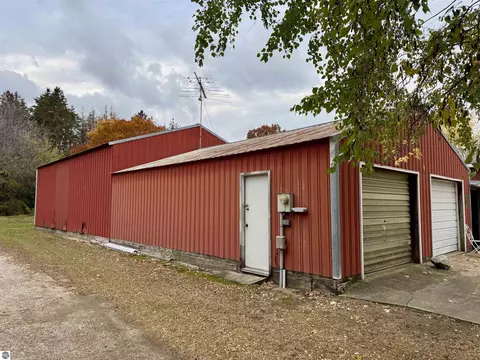 2430 Ruby St, Mount Pleasant, MI 48858 photo 3