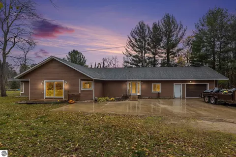 7436 Valley St, Alden, MI 49612