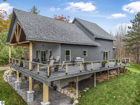 5242 W Big Sky Trl, Cadillac, MI 49601