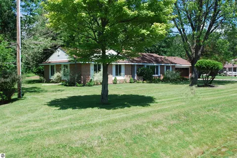 2301 Birchcrest Dr, West Branch, MI 48661