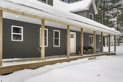 2757 Fashion Ave, Interlochen, MI 49643