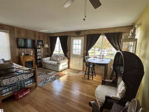 5318 Pleasant Ave, Standish, MI 48658 photo 1