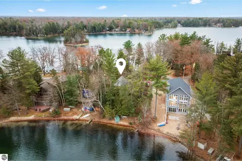 4411 Lakeview Trl, Traverse City, MI 49696